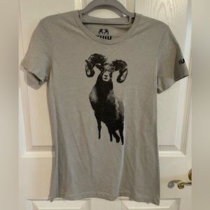 KUIU youth medium shirt, bighorn sheep print